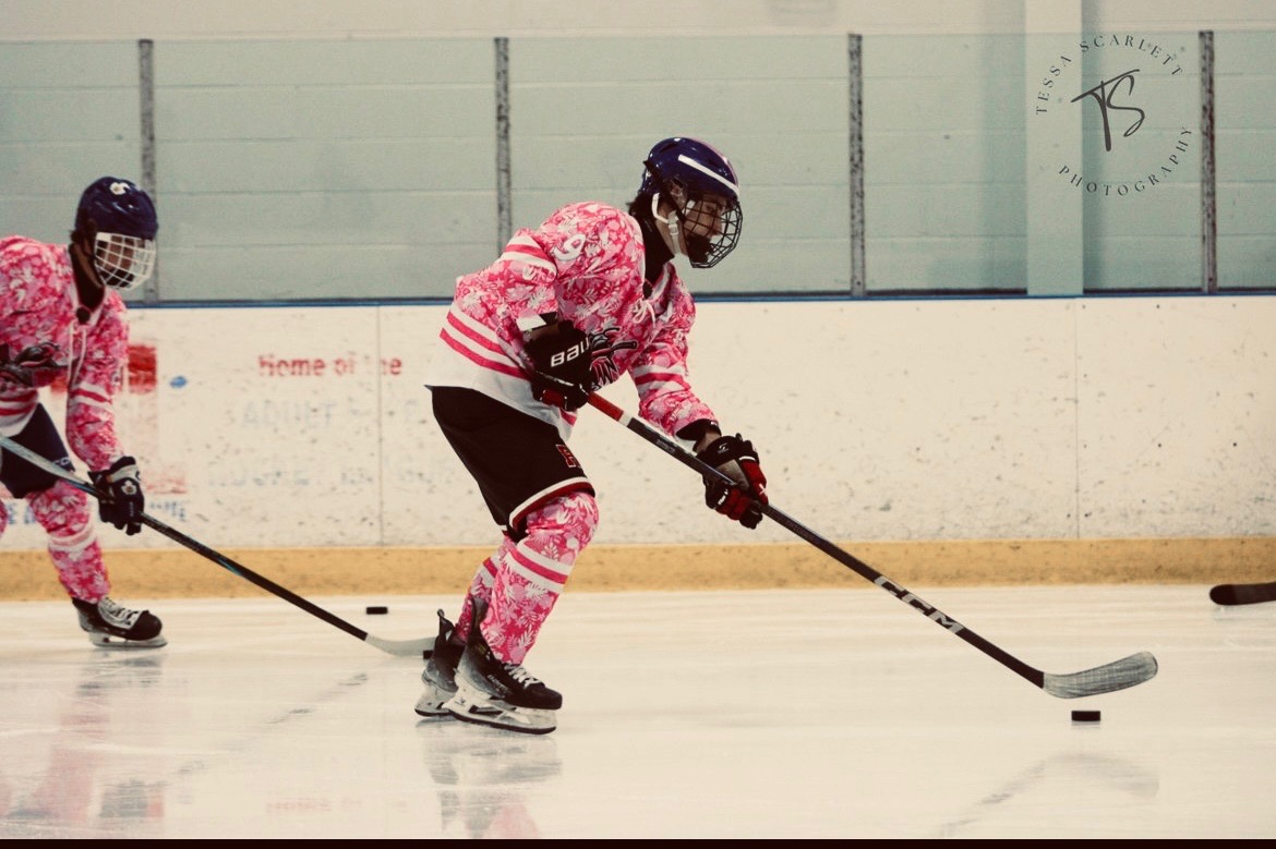 Captain signaling play
